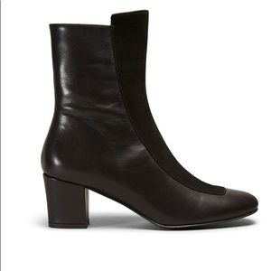 Ops & ops size black boots